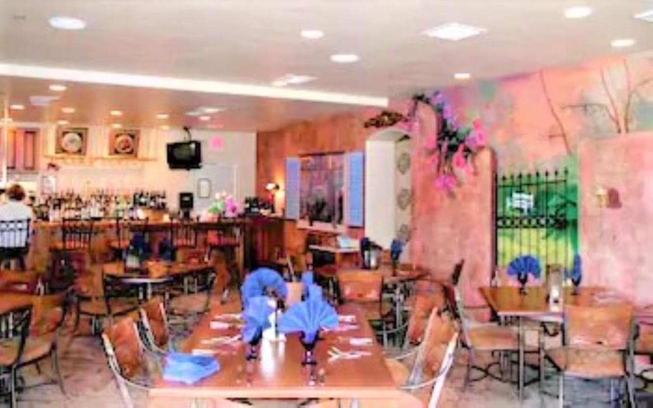 Sedona Pines Resort Exterior photo The interior of the restaurant